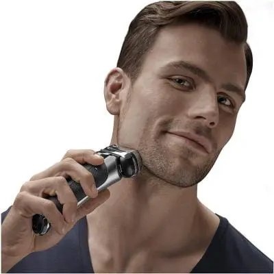 Barbear com máquina de barbear de lâminas